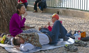 A Chinese family with one child having a little picnic at Beihai Park in Beijing (Uploaded to Wikipedia by Daniel Case)