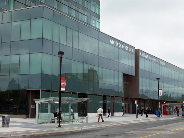 Reports from New Directions in Active History Opening doors, gathering