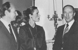 His Highness the Aga Khan and Begum Salima Aga Khan with Prime Minister Pierre Trudeau in Ottawa in 1978. Simergphotos.com.